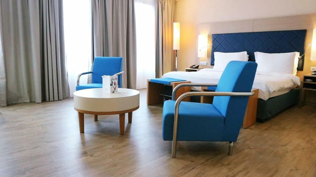 Radisson Blu Hotel Toulouse Airport Blagnac 4*,